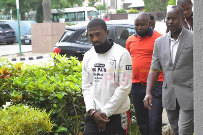 Policeman-who-looted-Jonathan's-house