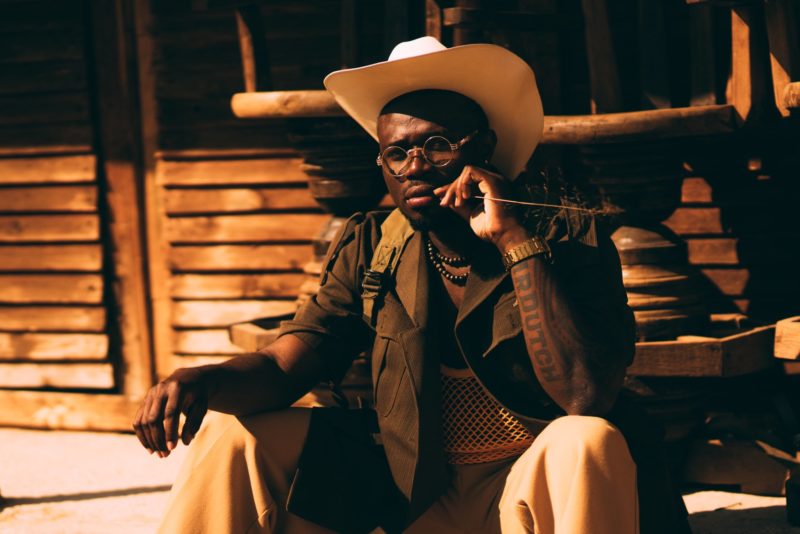 If you can’t give your girlfriend 200k weekly, you are not man enough, Twitter user tells men