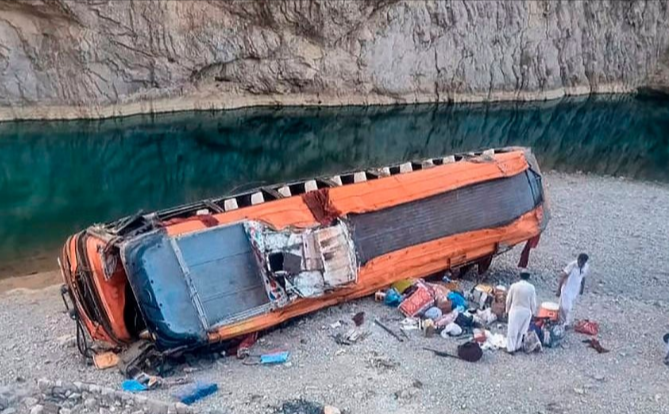 Pakistan truck crash