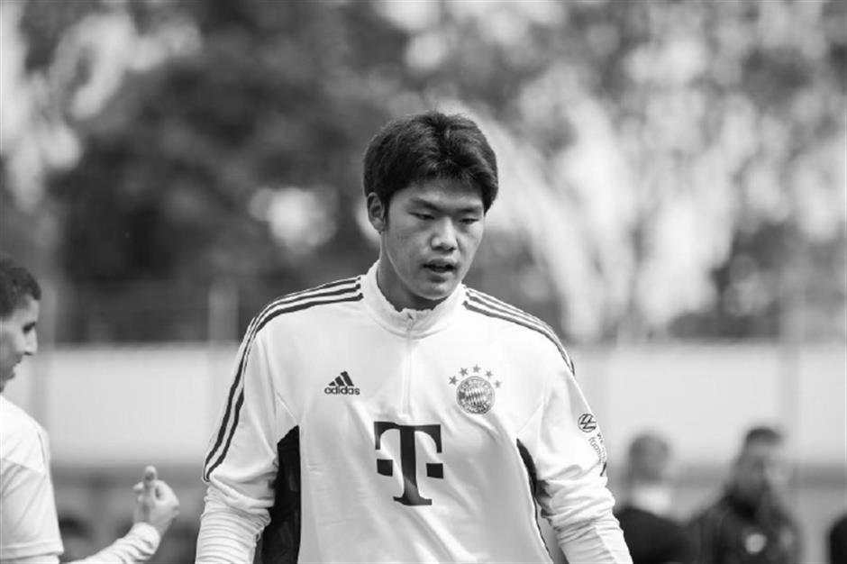 Chinese footballer dies after head injury in Spain