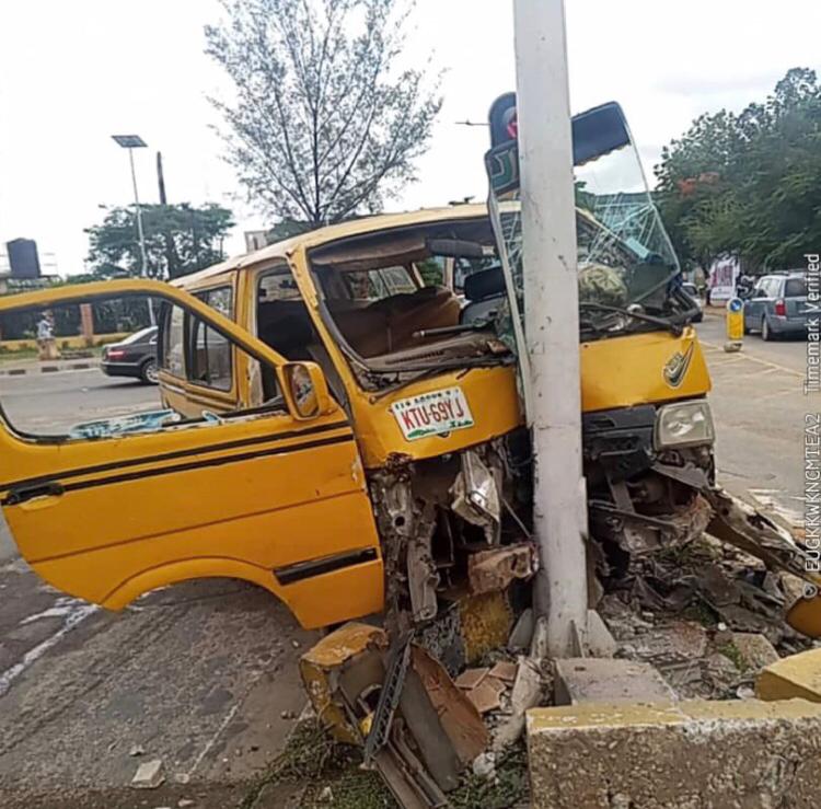 Drunk driver injures couple, others in Lagos bus crash