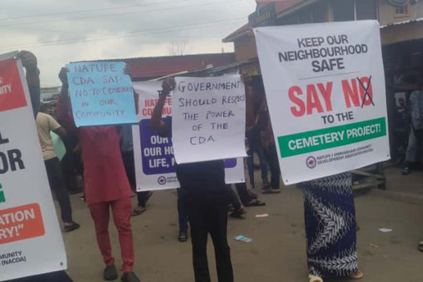 Lagos govt seals proposed cemetery site in surulere after protest