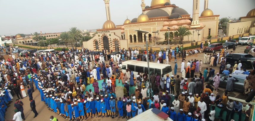 Mourners at the burial of Ilorin Chief Imam. Photo: Dare Akogun