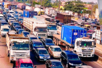 Overturned truck causes gridlock on Lagos-Ibadan Expressway