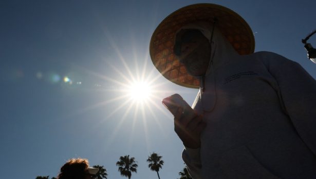 Record heat wave hits western US as winter ends