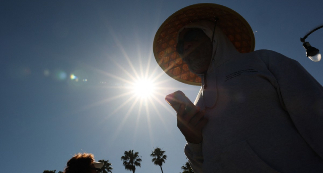 Record heat wave hits western US as winter ends