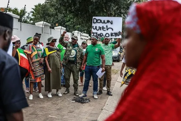No guarantee of peaceful anti-foreigner protest, FG warns Nigerians in S'Africa