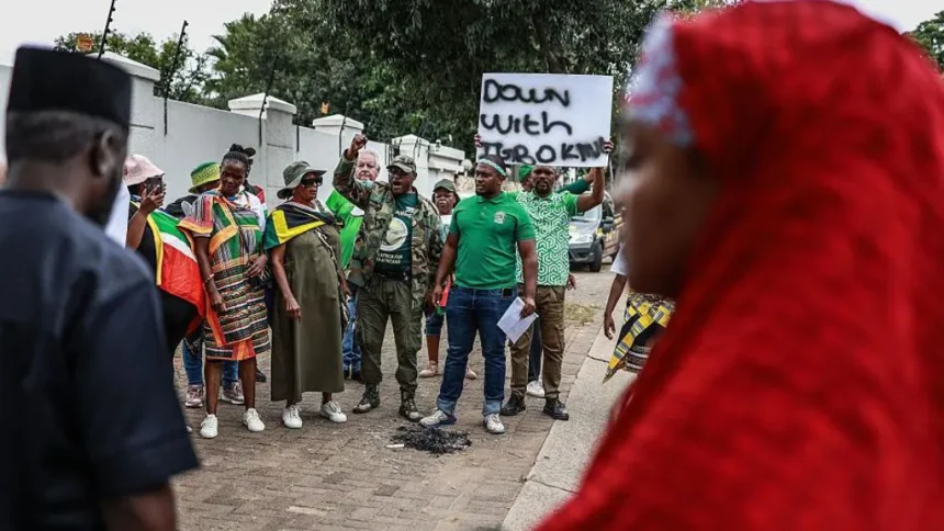 No guarantee of peaceful anti-foreigner protest, FG warns Nigerians in S'Africa