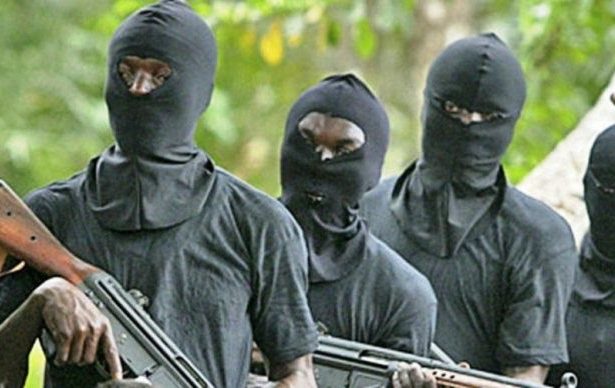 Bandits raze palace, abduct Emir's wives, children in Kwara