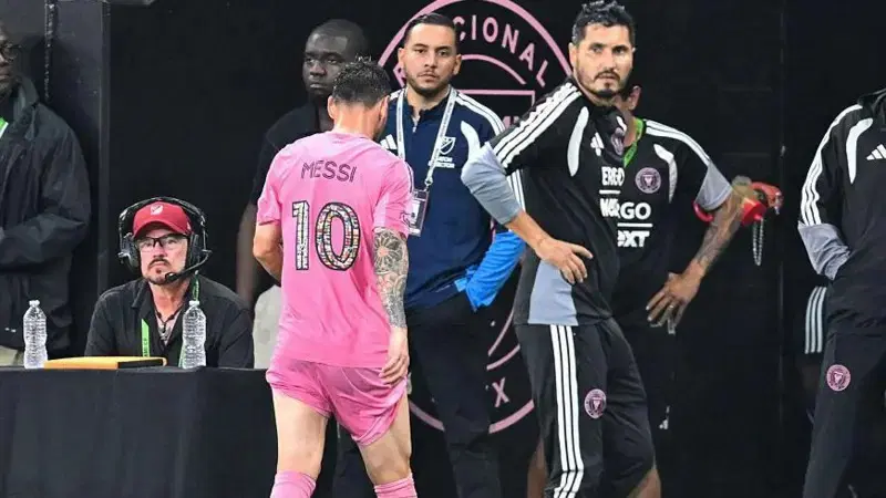 Messi suffers injury scare ahead of World Cup