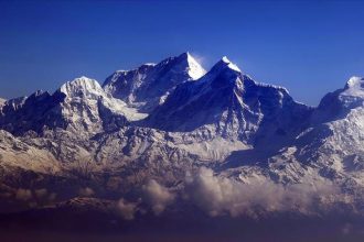 Mount Everest survivor recounts days without food after oxygen ran out