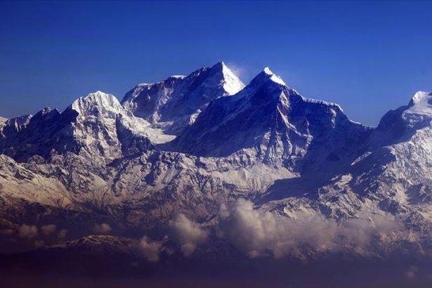 Mount Everest survivor recounts days without food after oxygen ran out